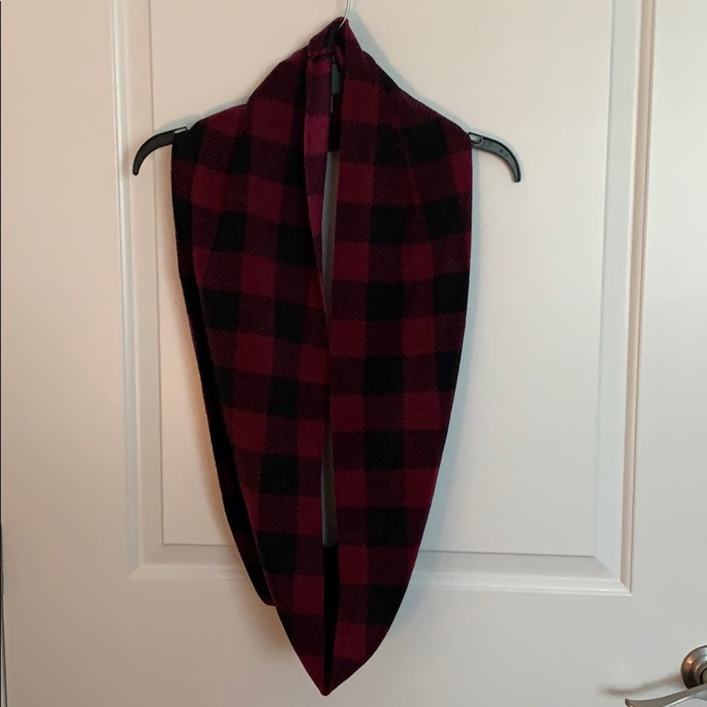 🔥3/$10 Old Navy fuchsia black infinity scarf